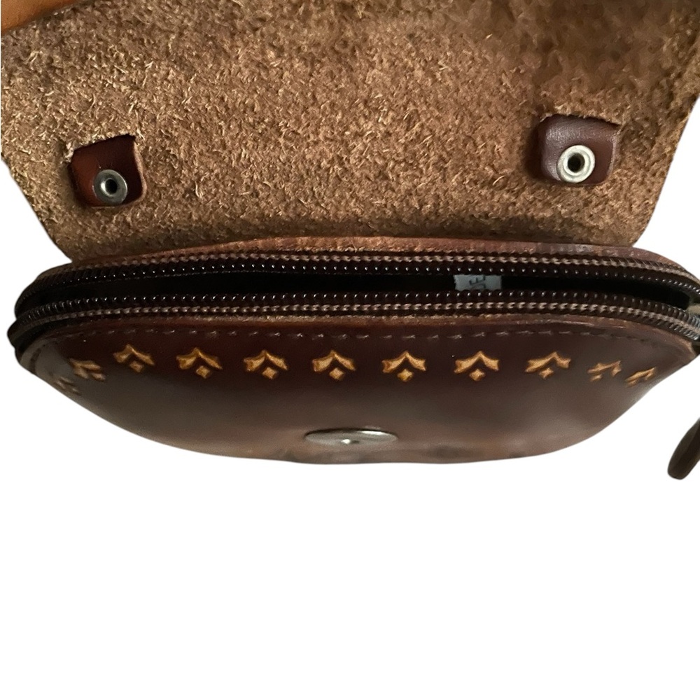 Whimsical Owl Genuine Leather Crossbody Purse Brown with zipper & magnetic flap - Picture 5 of 9